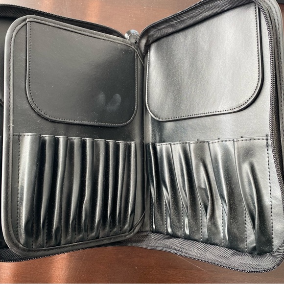 Sigma Makeup Brush Case - Picture 3 of 3